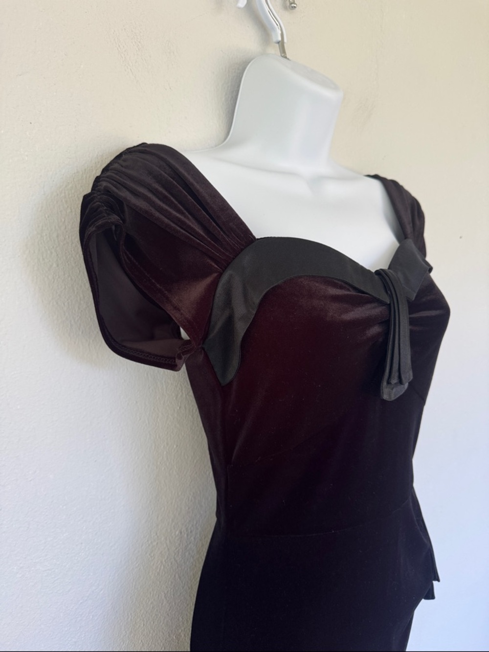 Stop Staring! Black Wiggle Dress Size M Retro Pinup Sweetheart Neckline - Picture 6 of 14